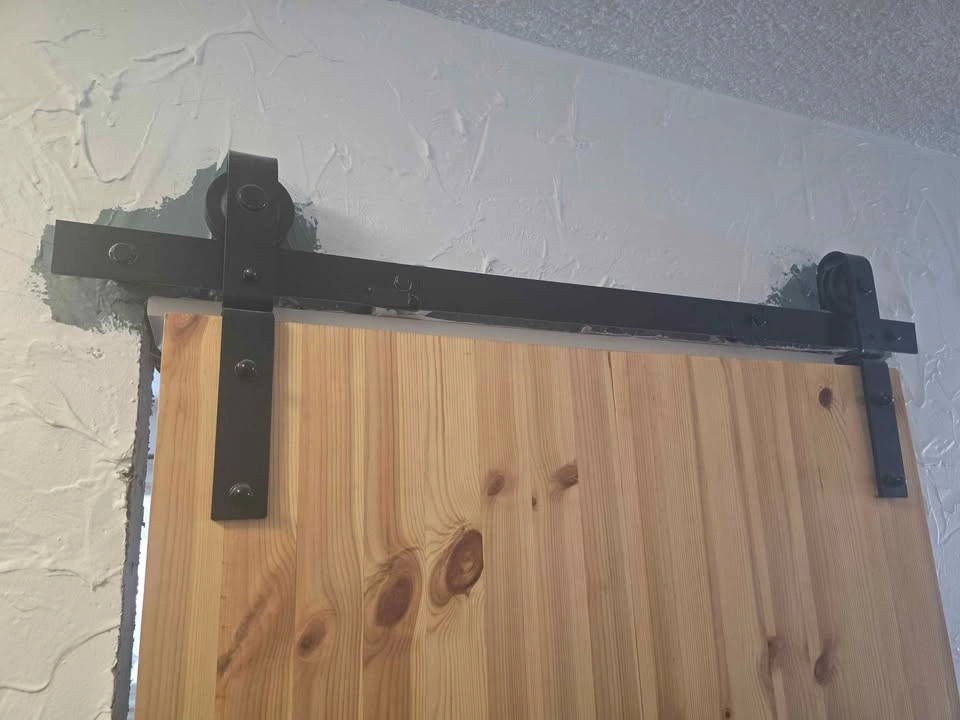 31 inch wooden bifold door with hardware - photo 3