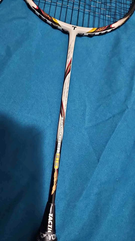 Tactic Voyager 80 with yonex bg 65 strings 3UG5