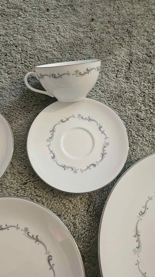 Royal Doulton FULL China Set 50 Pieces - photo 4