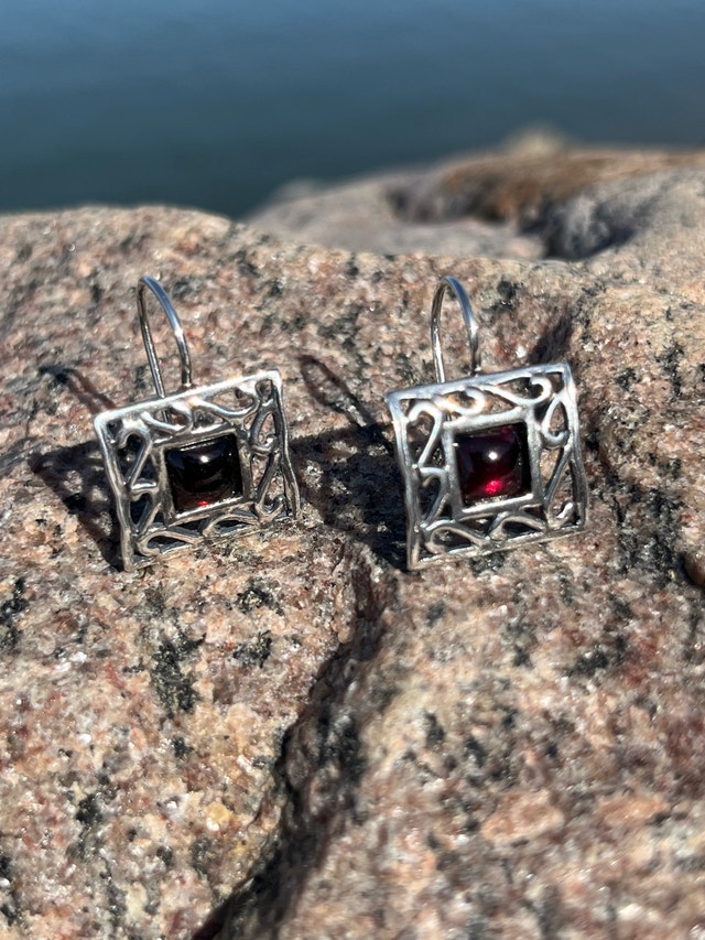 New 925 Garnet Earrings Signed Didae