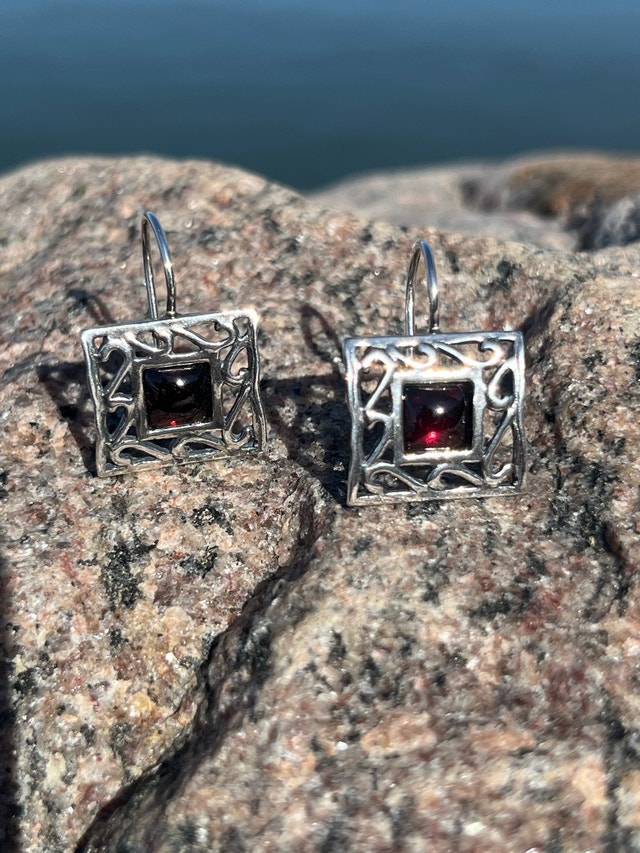 New 925 Garnet Earrings Signed Didae - photo 2
