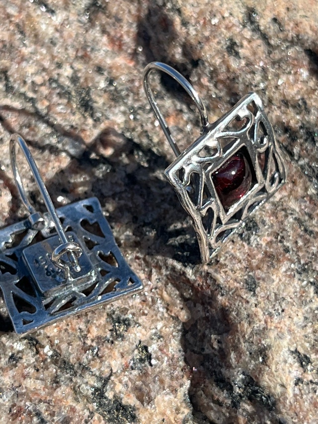 New 925 Garnet Earrings Signed Didae - photo 3