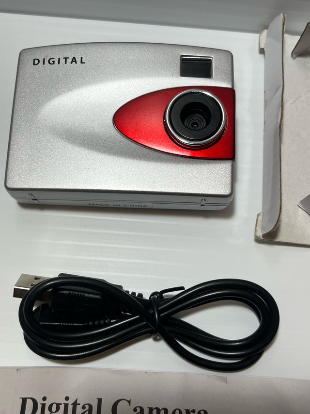 JVC Portable Speaker & Vintage Digital Camera - photo 3