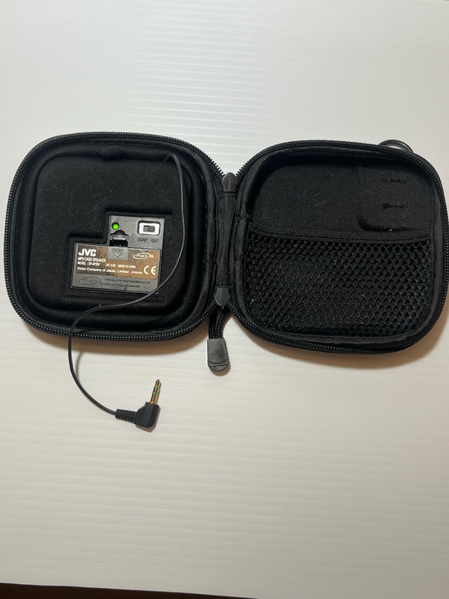 JVC Portable Speaker & Vintage Digital Camera - photo 5