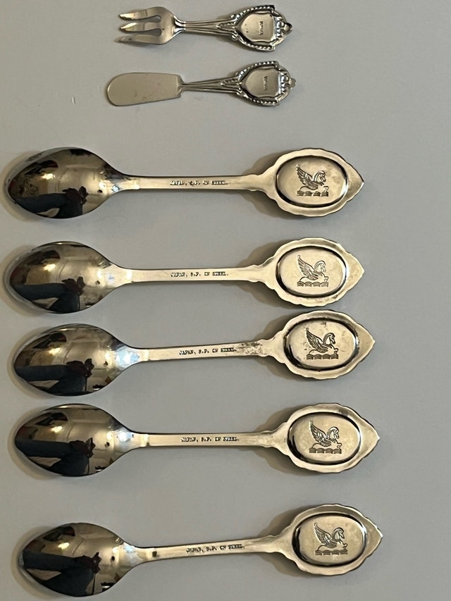 50’s Silver Plated, Porcelain Spoons & Manitoba Miniatures - photo 2