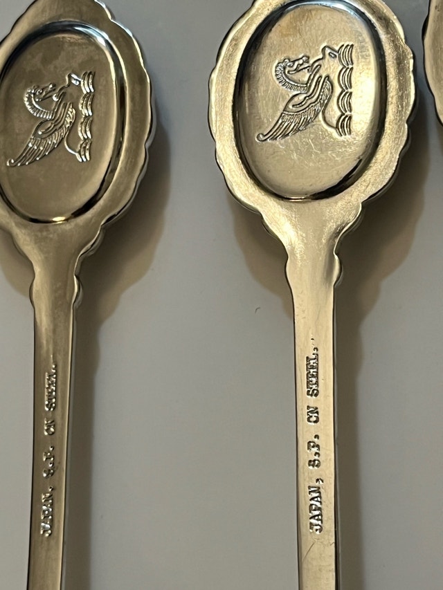 50’s Silver Plated, Porcelain Spoons & Manitoba Miniatures - photo 3