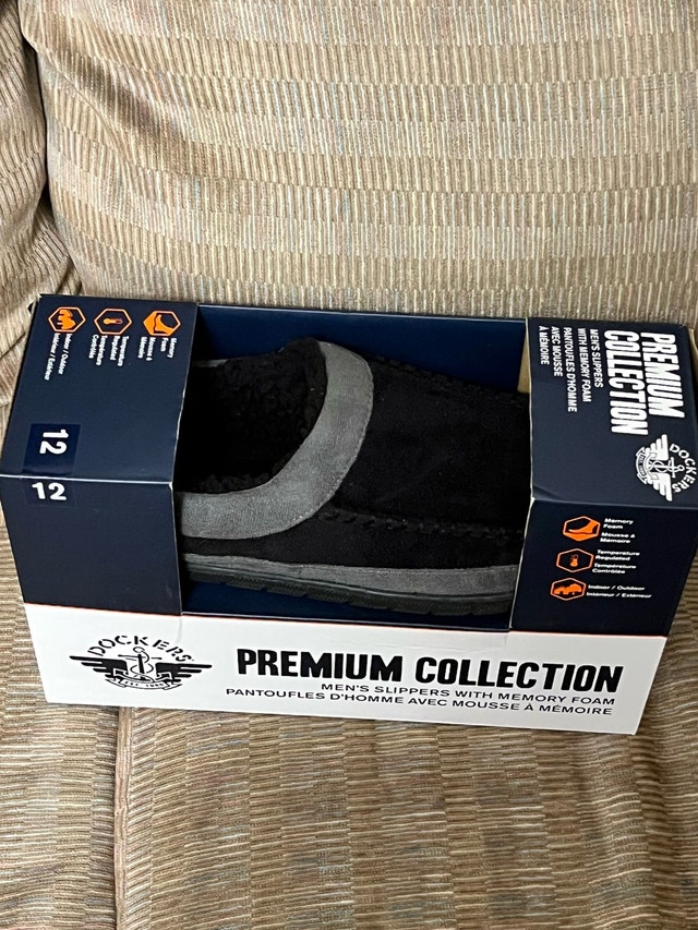 New Dockers Slippers Size 12