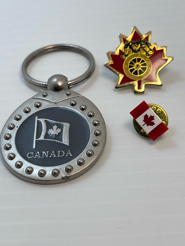 Canada Pins & Keychain - photo 4