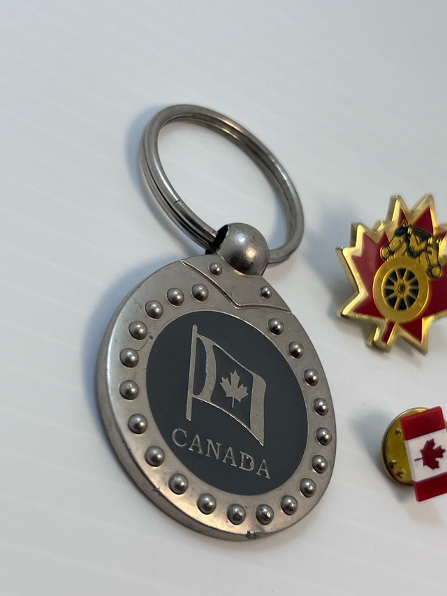 Canada Pins & Keychain - photo 5