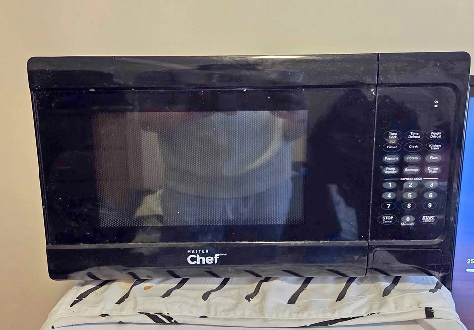 MASTER CHEF BLACK MICROWAVE NEED GONE ASAP