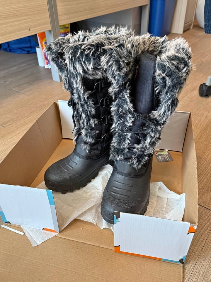 Arctic Tracks Winter Boots Size 8