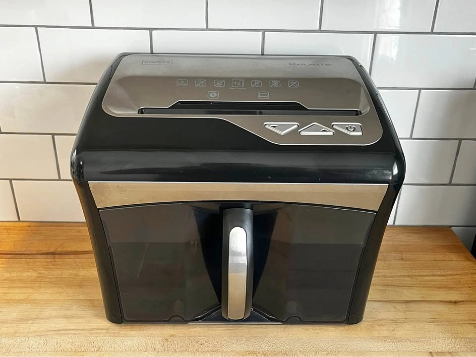 Staples Mailmate Paper Shredder (SPL-TXC12MA)