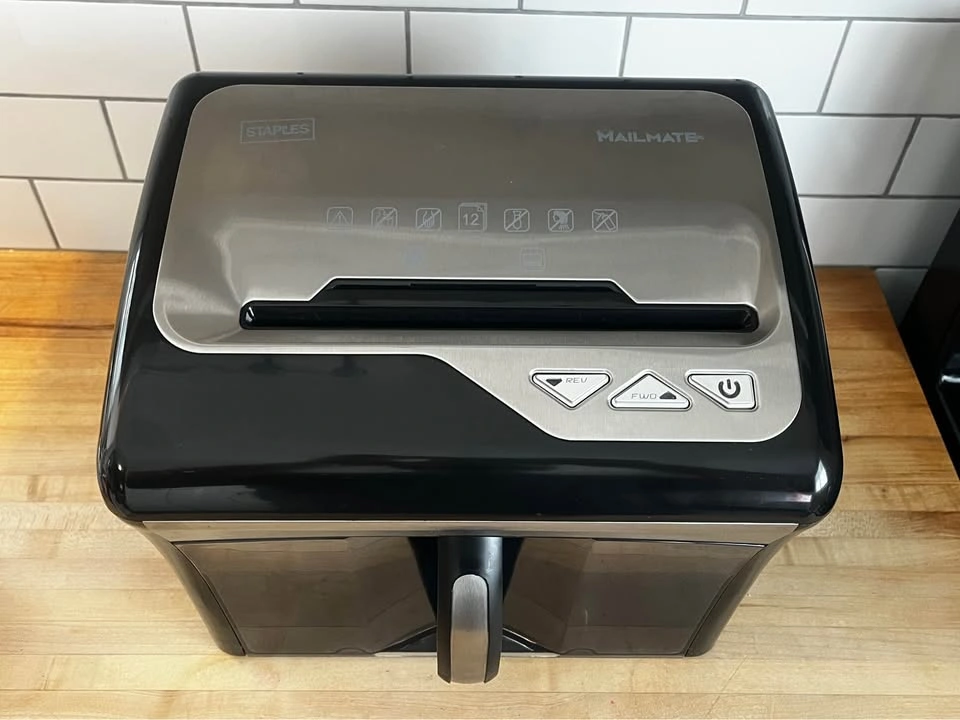 Staples Mailmate Paper Shredder (SPL-TXC12MA) - photo 2