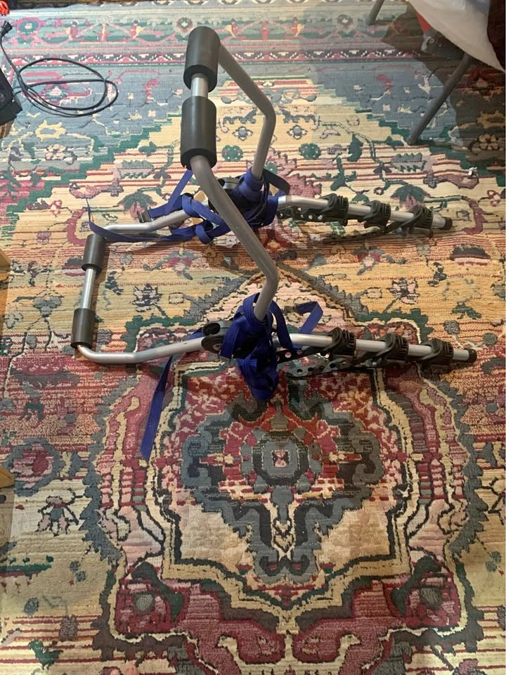 Thule Bike Rack - Hitch Mount - Holds 3 Bikes