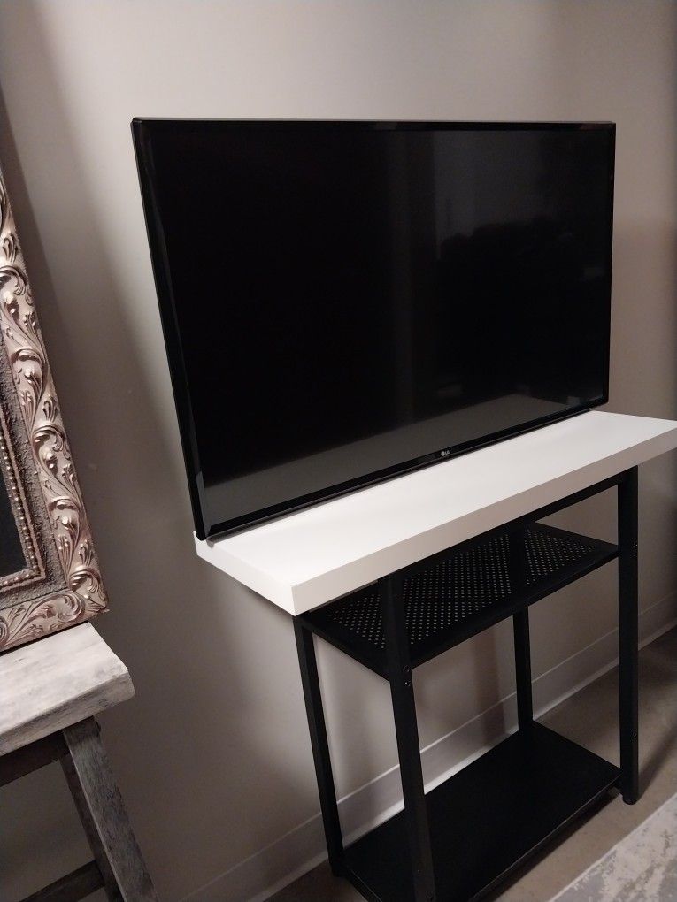 LG 43” Smart TV (1080p) – $75 - photo 5