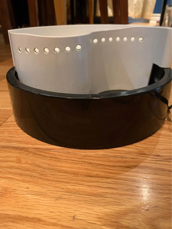 Cat drinking fountain - photo 2
