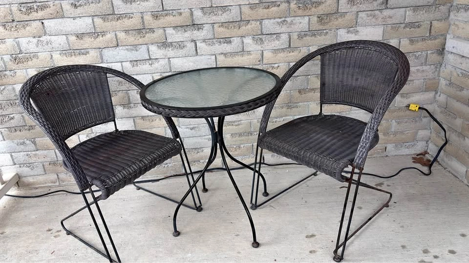 3-Piece Wicker Bistro Set with Glass Top Table
