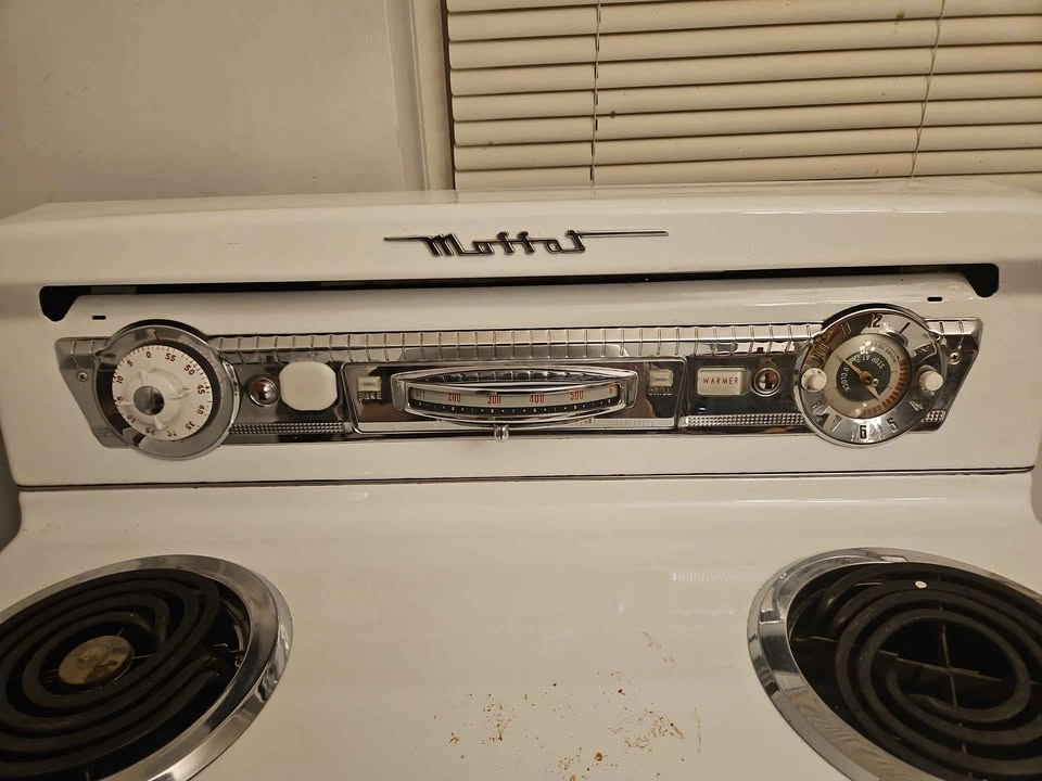 Vintage Moffat Retro Stove (Project / Restore) – Local Pickup - photo 3