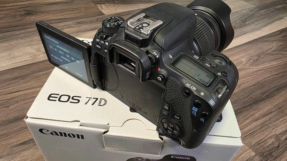 Canon EOS 77D + EF-S 15-55mm Lens Kit - Excellent Condition - photo 3