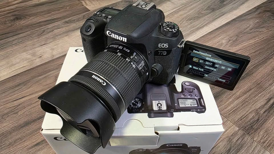 Canon EOS 77D + EF-S 15-55mm Lens Kit - Excellent Condition - photo 4