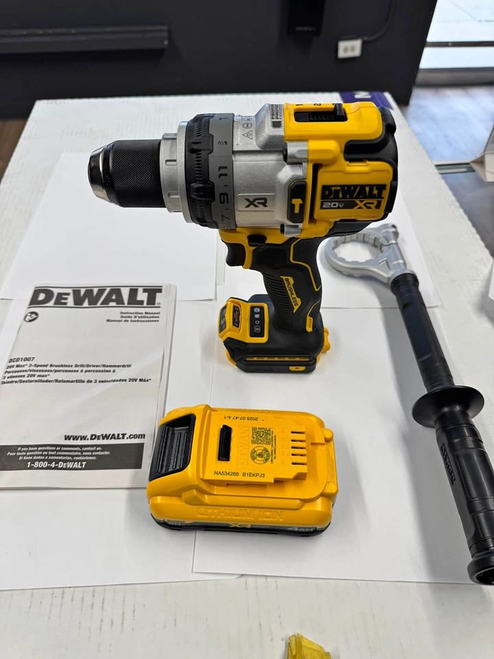 DEWALT 20V MAX XR Hammer Drill w/ 4Ah Battery