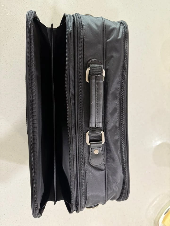 Targus Trademark Notepac Plus 16" Clamshell Case - photo 5