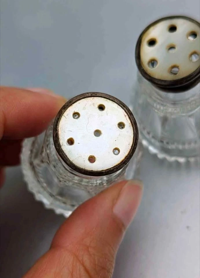 Antique Mother of Pearl S&P Shakers - photo 2