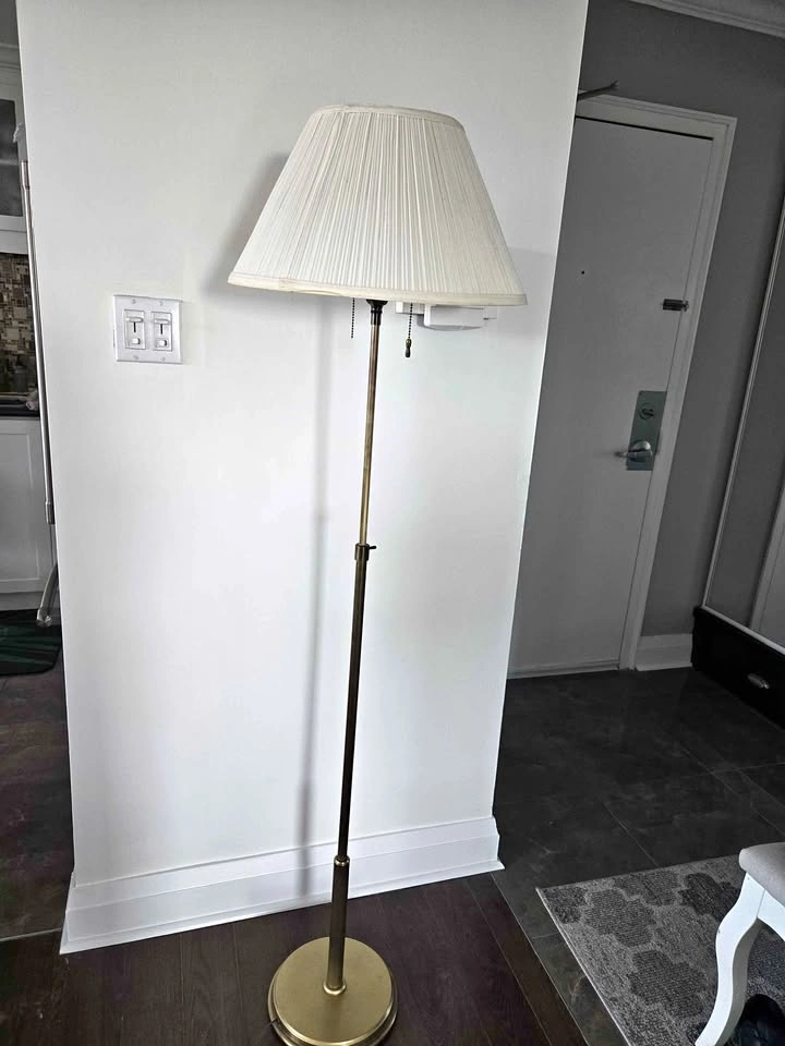 Floor Lamp with Adjustable Height and Drum Shade