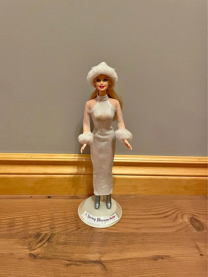 Mattel Holiday Excitement Barbie 2001 #29203