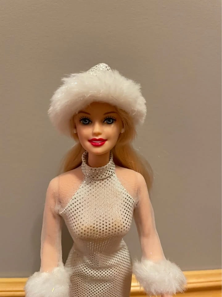 Mattel Holiday Excitement Barbie 2001 #29203 - photo 2