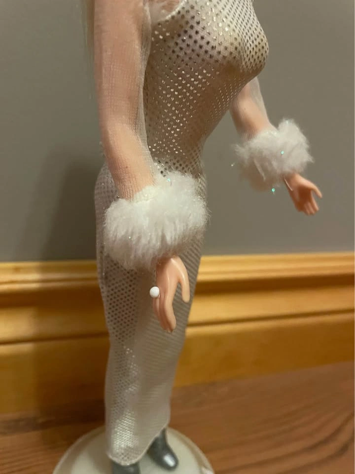 Mattel Holiday Excitement Barbie 2001 #29203 - photo 4