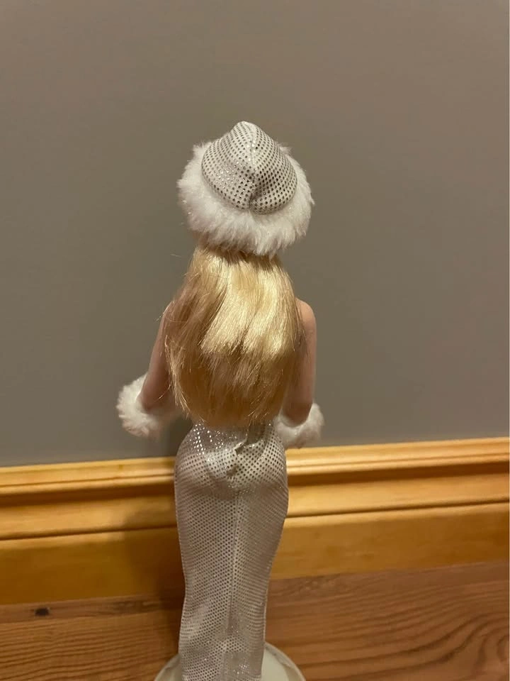 Mattel Holiday Excitement Barbie 2001 #29203 - photo 5