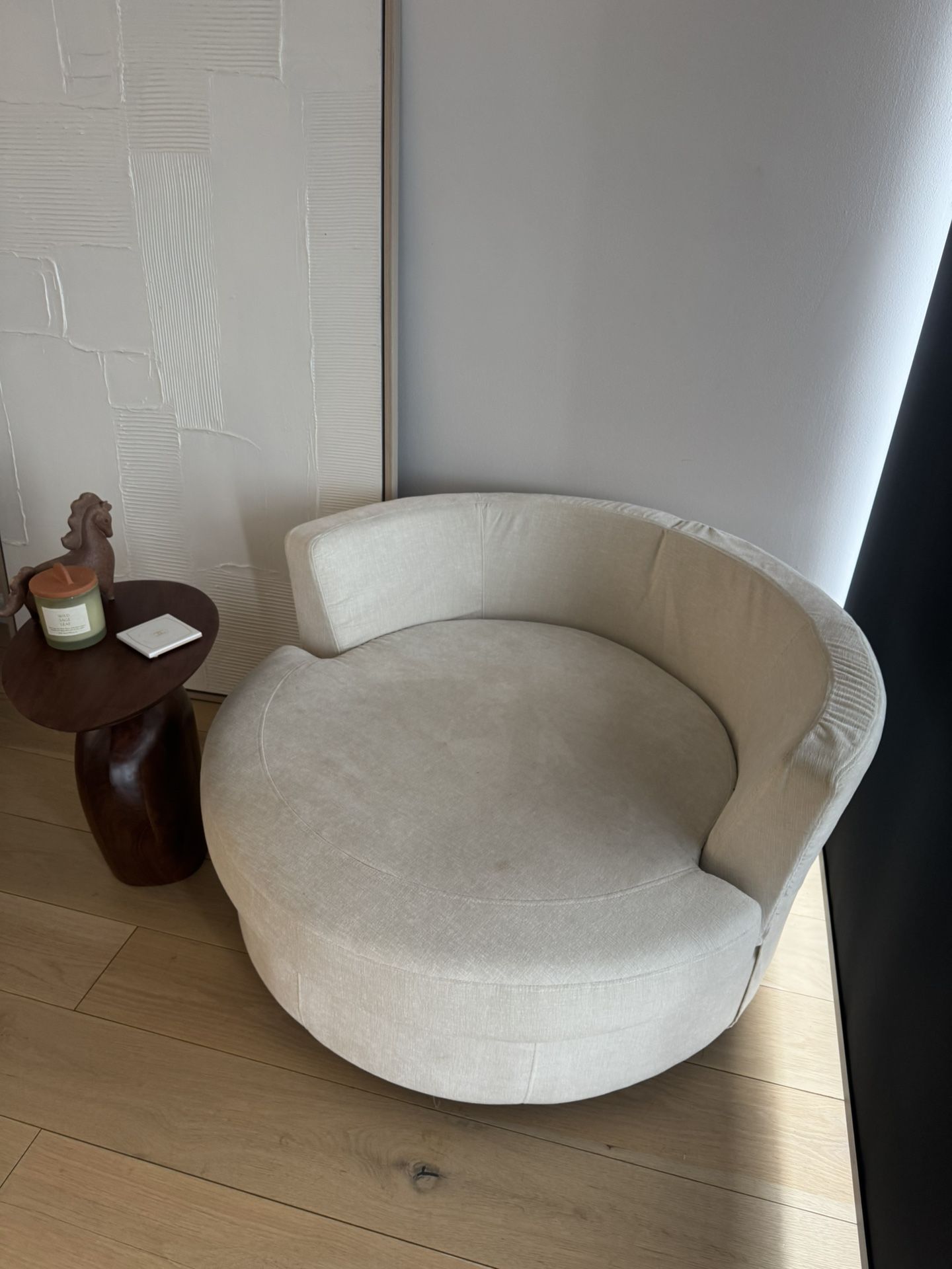 $300 Beige Swivel Chair - photo 5