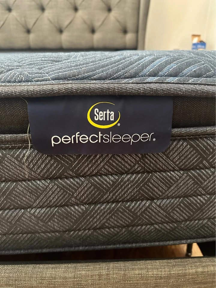 Serta King Size Mattress Like New! - photo 2