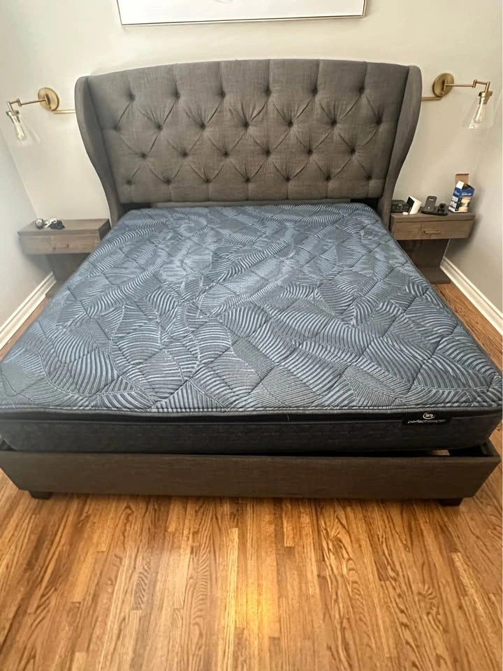 Serta King Size Mattress Like New! - photo 3
