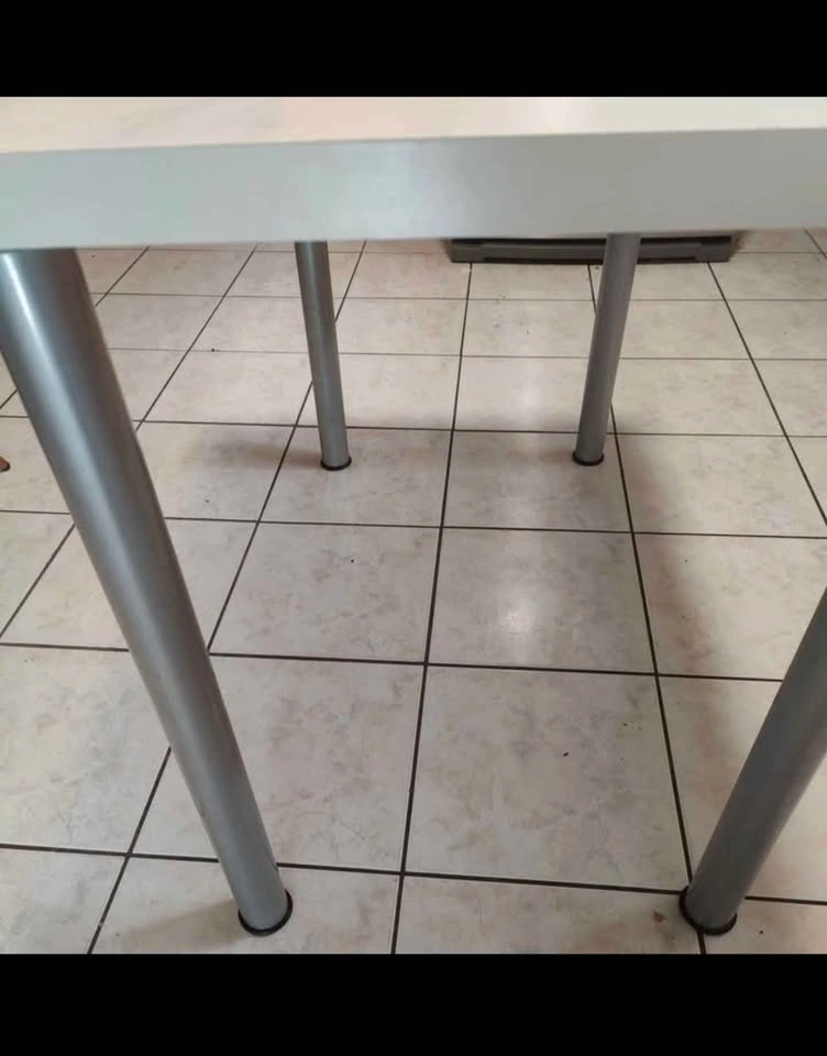 IKEA Table - photo 4