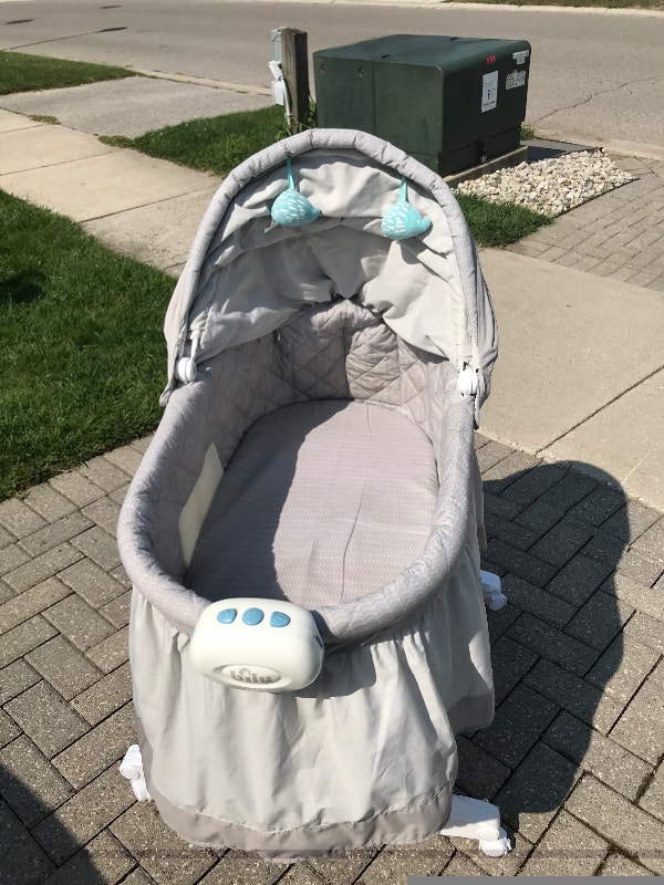 Bassinet in excellent condition - photo 2
