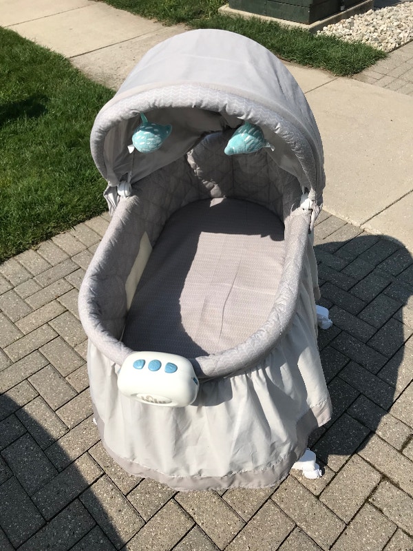 Bassinet in excellent condition - photo 4