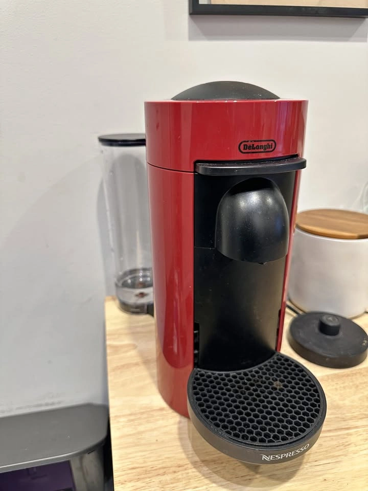 Delonghi Nespresso Virtuo Machine