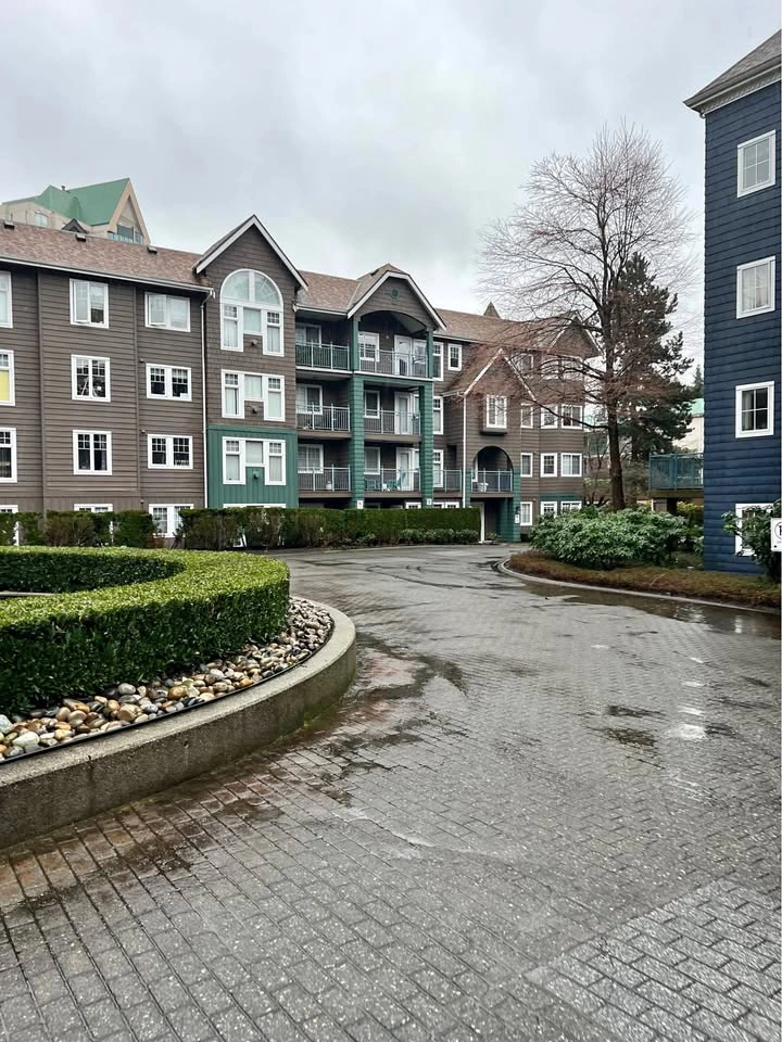 2 Beds 2 Baths - Apartment