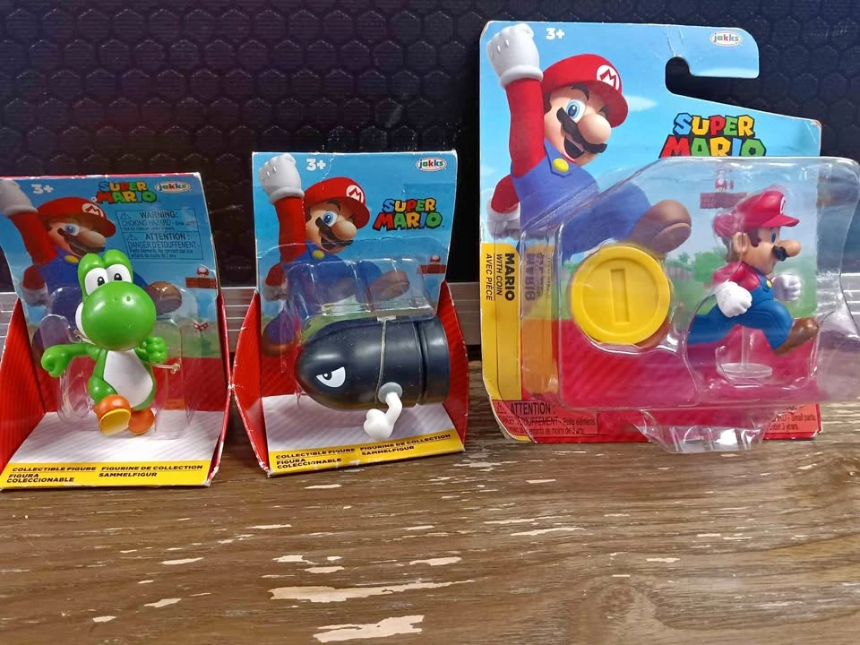 Super Mario 2 T-shirts & Figures & Nintendo Pouch