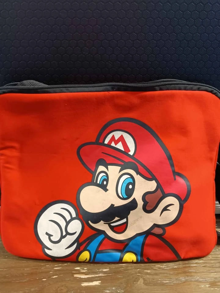 Super Mario 2 T-shirts & Figures & Nintendo Pouch - photo 2