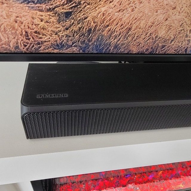 Samsung 65" Smart TV with Soundbar - photo 3