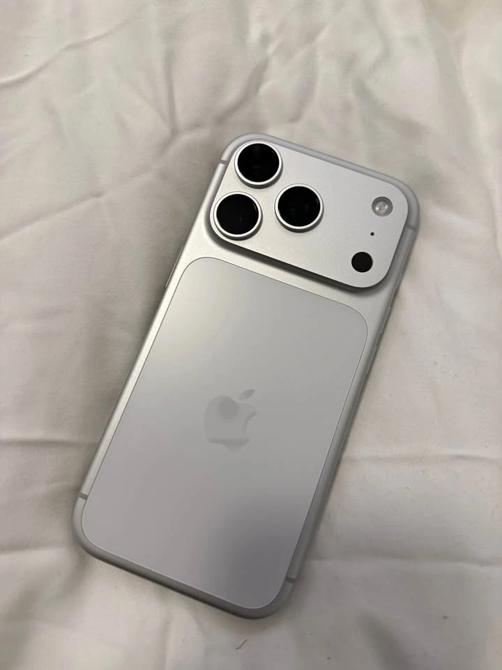 BRAND NEW iPhone 17 Pro 256GB White