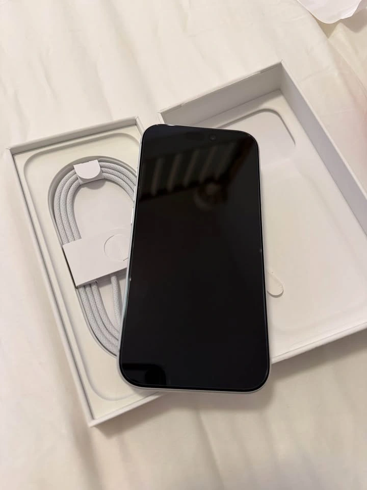 BRAND NEW iPhone 17 Pro 256GB White - photo 2