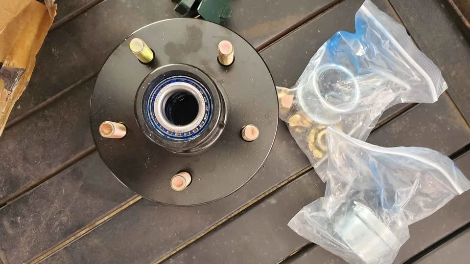 Brand new 5 bolt trailer hub - photo 2
