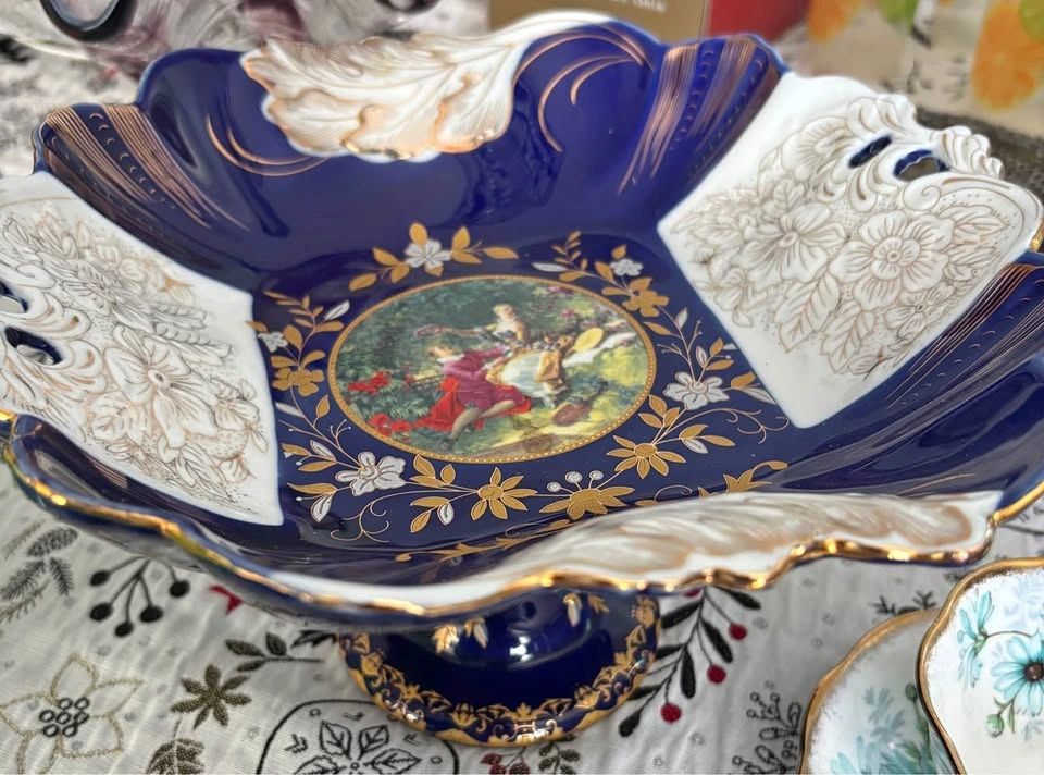 Thun Cobalt Porcelain Romeo and Juliet Pedestal Bowl