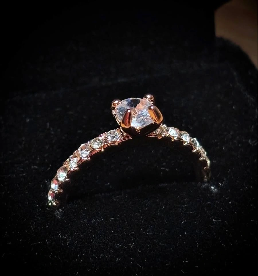 Diamond-Look Zirconia Ring – Size 7