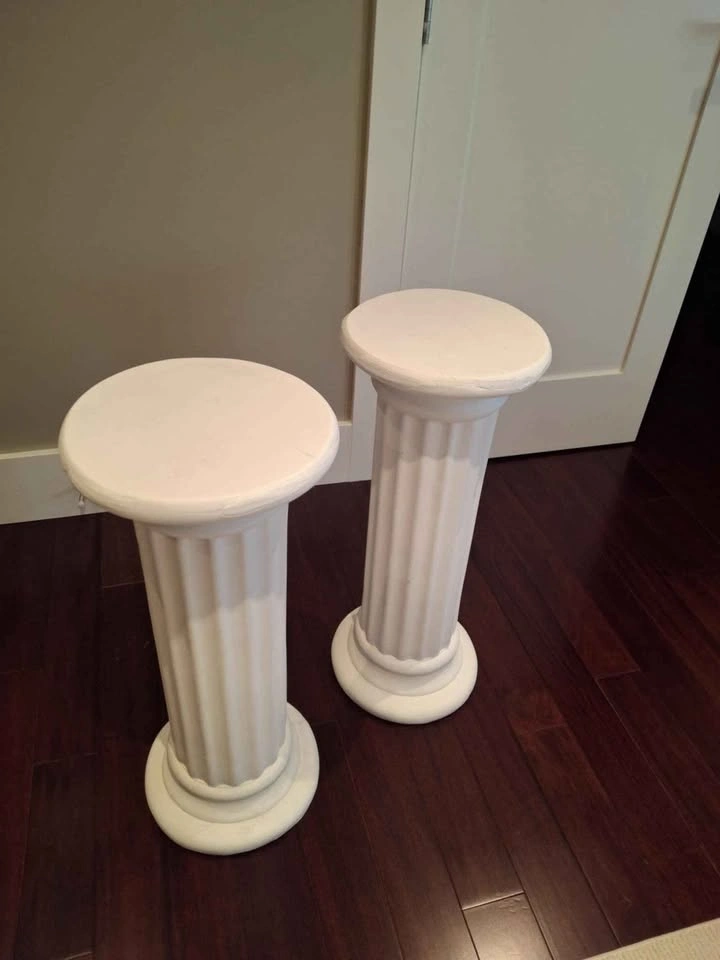 2 white pillars - photo 2