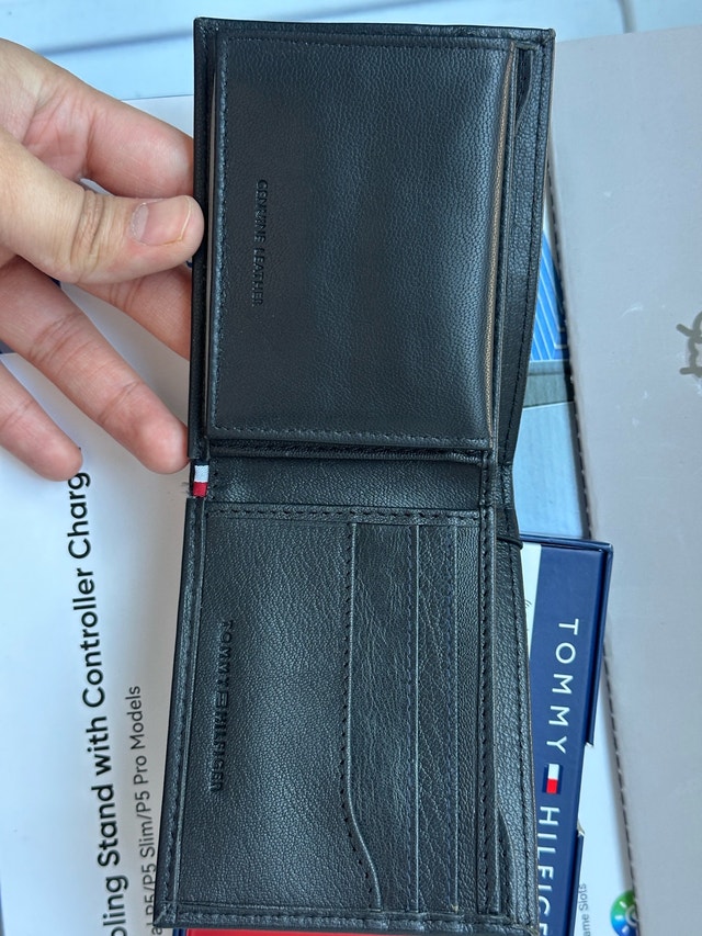 Tommy Hilfiger Men's Genuine Leather Bifold Wallet - photo 3